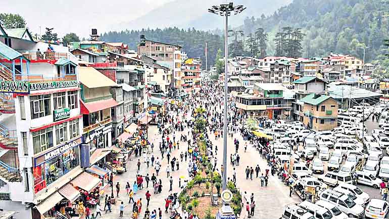 పర్యాటకుల రద్దీపై కేంద్రం ఆందోళన