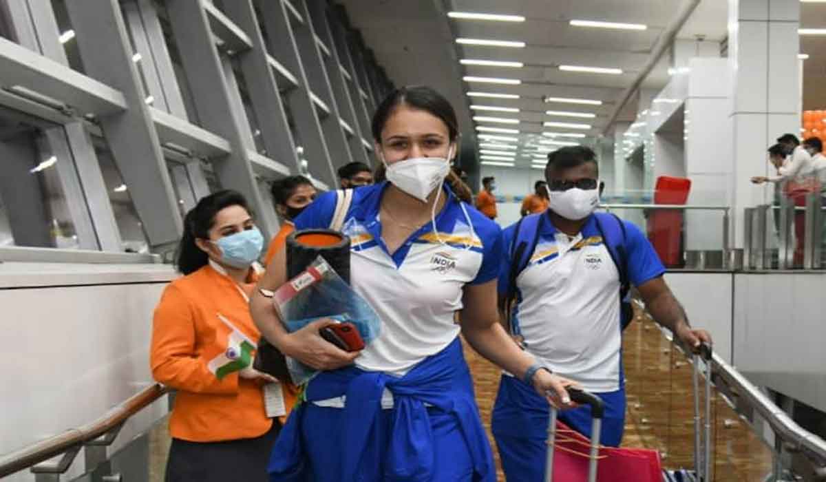 టోక్యో చేరుకున్న ఇండియా ఫ‌స్ట్ బ్యాచ్‌
