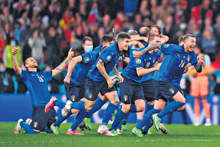 టైటిల్‌ ఫైట్‌కు ఇటలీ