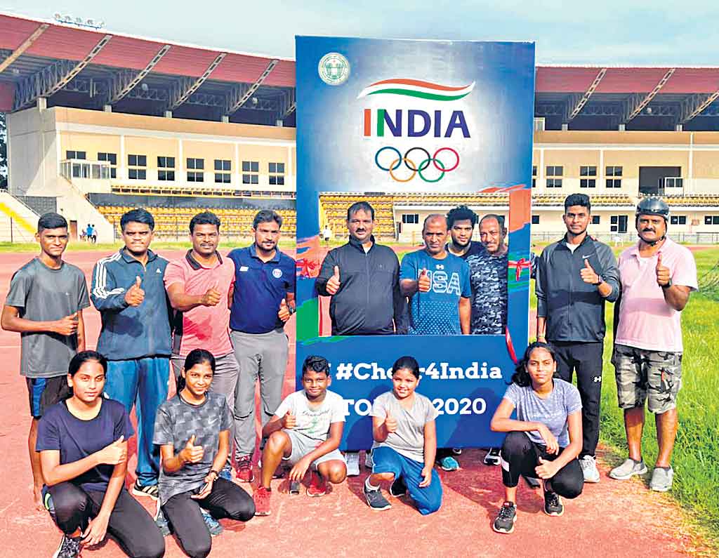 అథ్లెట్ల వెంట భారతీయులంతా..