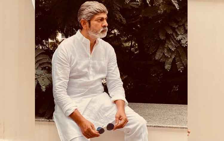 పొలిటిషియ‌న్ లా ఉండాల‌నుకోవ‌డం లేదు: ట్విట‌ర్ లో జ‌గ‌ప‌తిబాబు