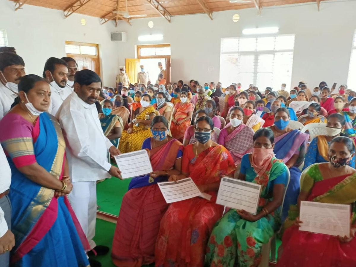 ప్రజల సంక్షేమాన్ని కోరని ప్రతిపక్షాలను పట్టించుకోం