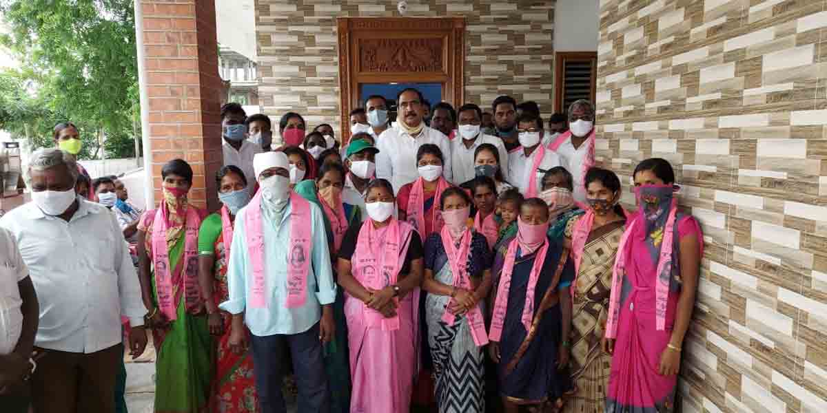 బీజేపీ నుంచి టీఆర్‌ఎస్‌లోకి చేరికలు