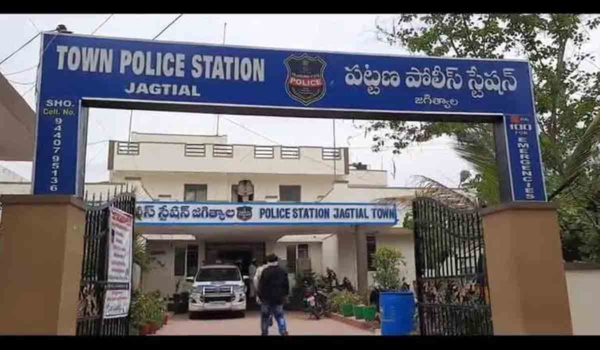 జగిత్యాల పోలీస్‌స్టేషన్‌ నుంచి తప్పించుకున్న దొంగ