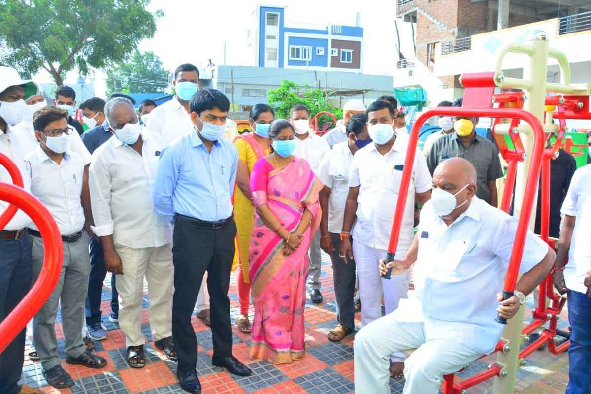 మొక్కలను సంరక్షించాలి