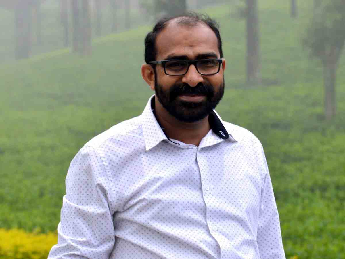 పేద‌ల‌కు అండ‌గా.. ఒక్క‌డే 100 ఇండ్లు క‌ట్టించి ఇచ్చాడు