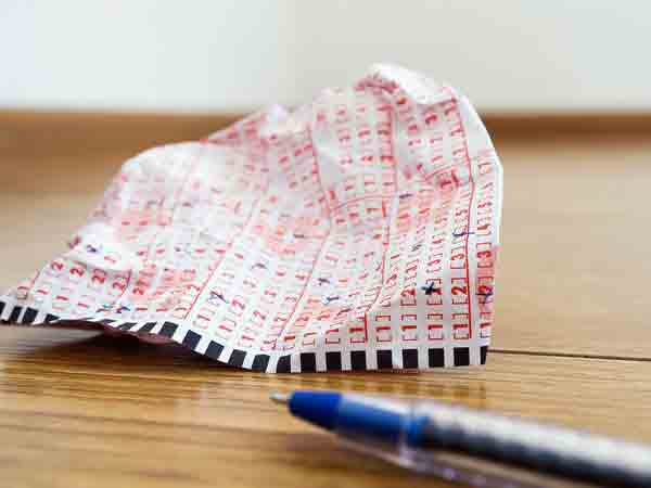 ప‌ర్సులో రూ 290 కోట్ల జాక్‌పాట్ కొట్టిన‌ లాట‌రీ టికెట్ ఉన్నా ప‌ట్టించుకోలేదు!