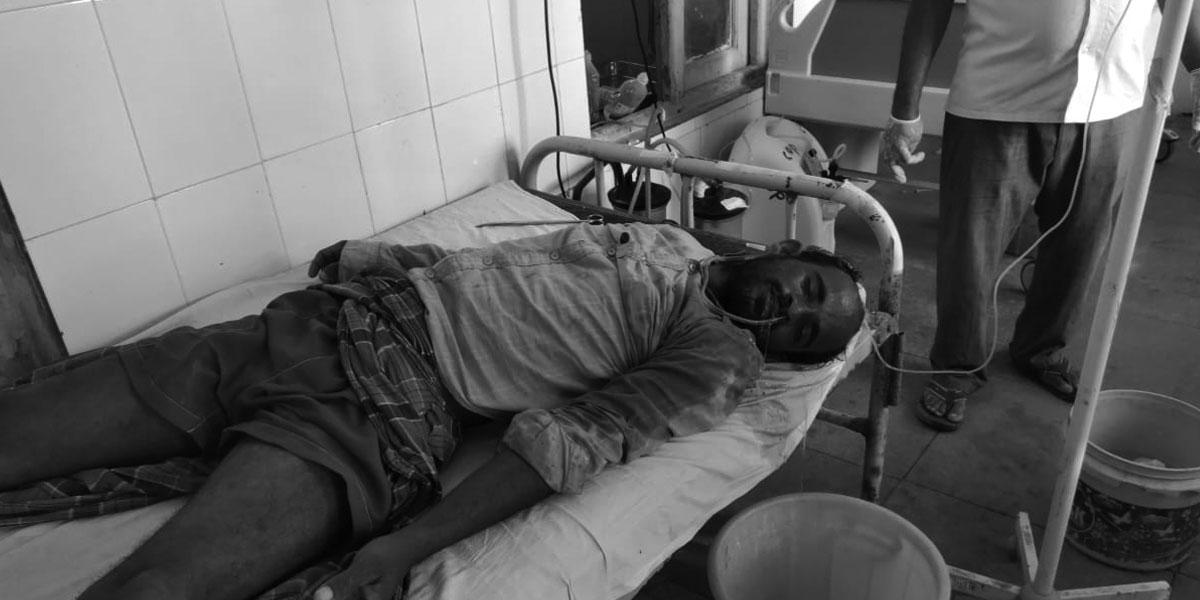 తహసీల్దార్ కార్యాలయం ఎదుట రైతు ఆత్మహత్యాయత్నం