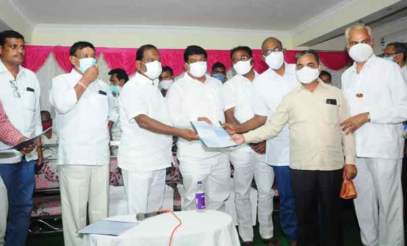 పనిచేసే పార్టీకే పట్టంగట్టండి