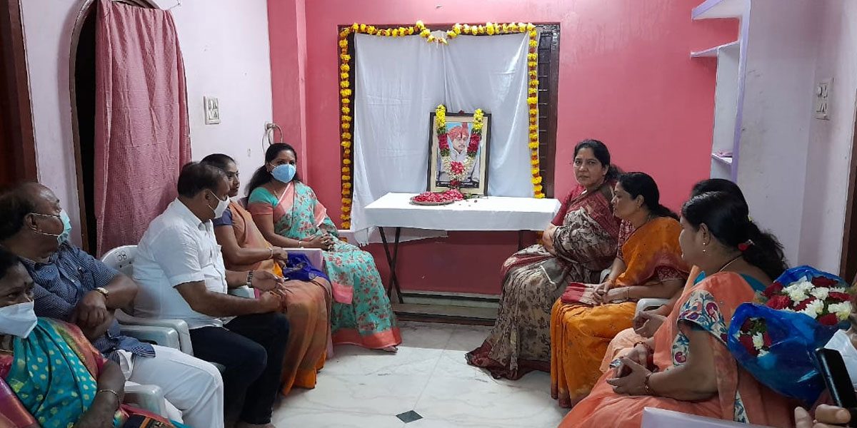 ఎమ్మెల్యే రేఖా నాయక్‌ను పరామర్శించిన ఎమ్మెల్సీ కవిత