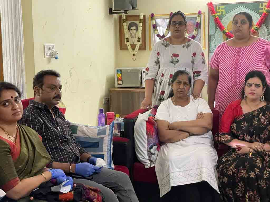 భర్త, కొడుకును కోల్పోయిన సీనియర్ నటి కవితను కలిసిన మా సభ్యులు