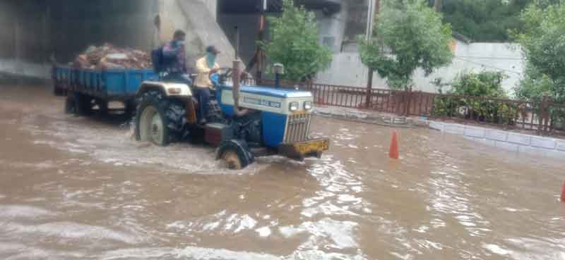 దంచి కొట్టిన వాన