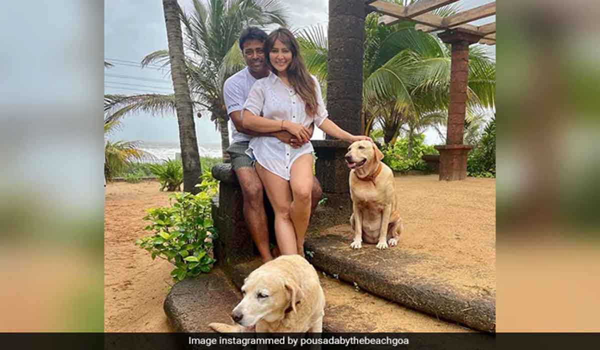 గోవా బీచ్‌లో కిమ్ శ‌ర్మ‌తో టెన్నిస్ స్టార్‌..  ఫోటోలు వైర‌ల్‌