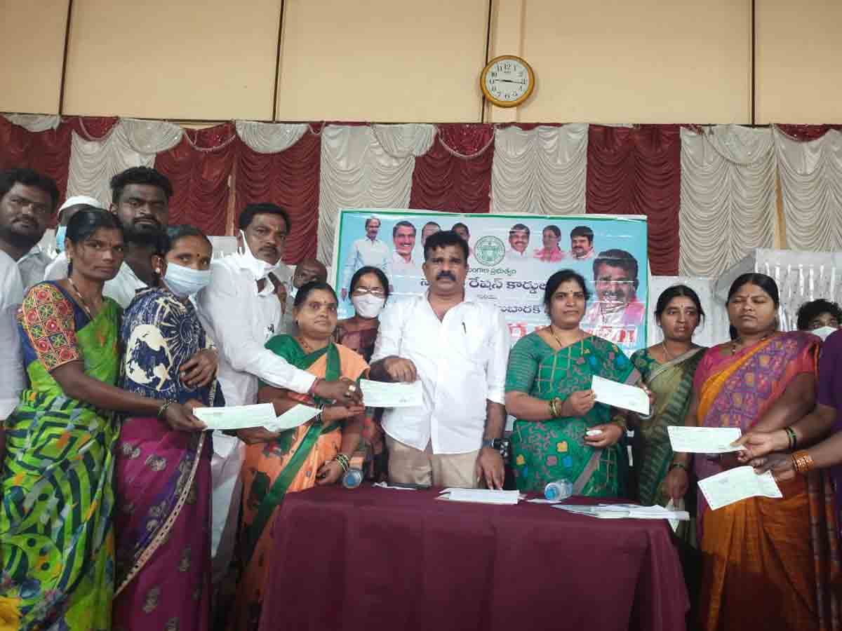 దేశం గర్వించేలా సంక్షేమ పథకాలు : ఎమ్మెల్యే క్రాంతి కిరణ్‌