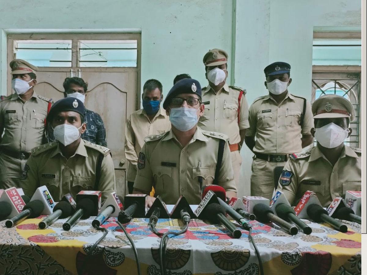 భద్రాచలంలో రూ.2 కోట్ల విలువైన గంజాయి పట్టివేత