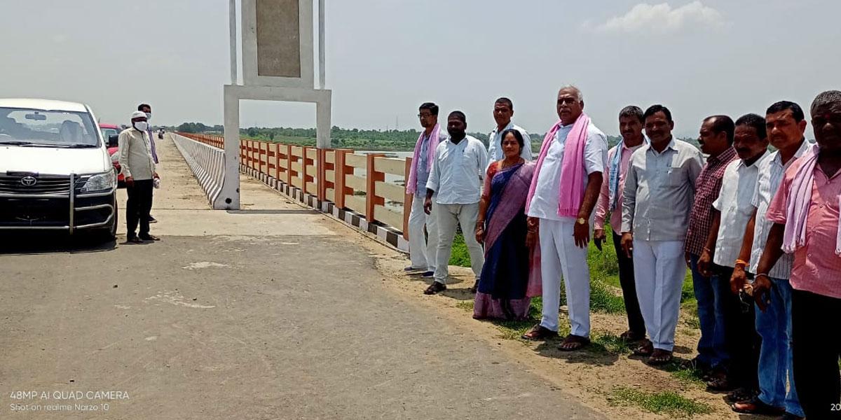 గూడెం వంతెనను పరిశీలించిన ఎమ్మెల్యే కోనప్ప