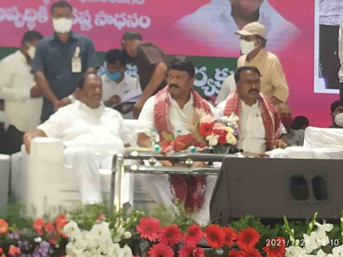 తెలంగాణకు సీఎం కేసీఆరే శ్రీరామ రక్ష : మంత్రులు