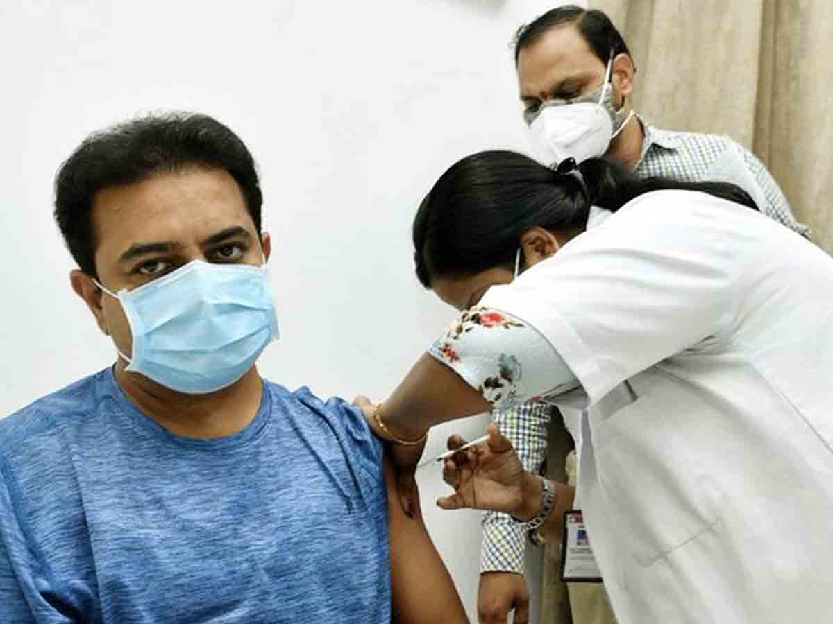 కొవిడ్‌ టీకా తీసుకున్న‌ మంత్రి కేటీఆర్‌