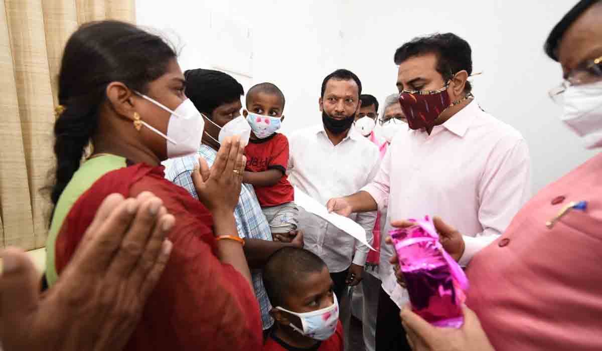 తిరుమ‌ణి కొండ‌ల్ కుటుంబాన్ని ఆదుకుంటాం : మంత్రి కేటీఆర్‌