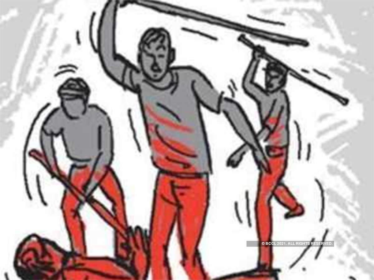 చేత‌బ‌డి ఆరోప‌ణ‌ల‌పై వ్య‌క్తితో మూత్రం తాగించి క‌ర్ర‌ల‌తో దాడి!