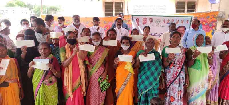 అన్ని వర్గాల సంక్షేమానికి పెద్దపీట