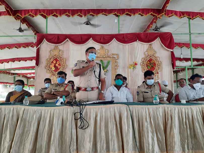 పండుగలను ప్రశాంతంగా జరుపుకోవాలి