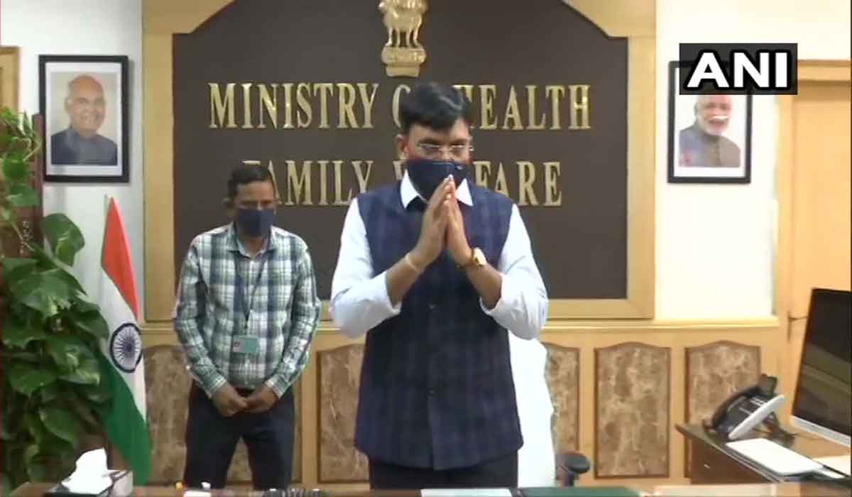 బాధ్య‌త‌లు స్వీక‌రించిన మ‌న్‌సుక్ మాండ‌వీయ‌..