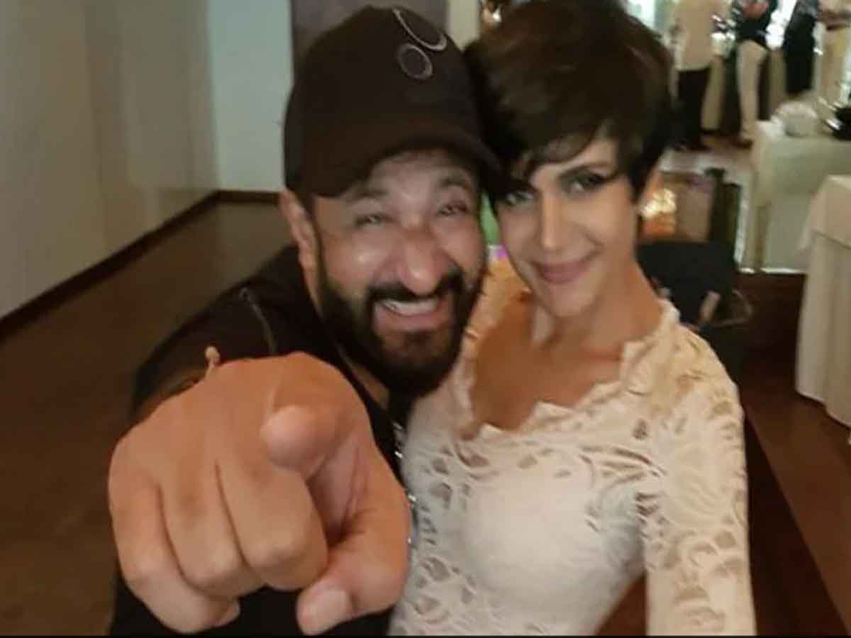 త‌న భ‌ర్త‌తో దిగిన పిక్ షేర్ చేస్తూ ఎమోష‌న‌ల్ అయిన మందిరా బేడి