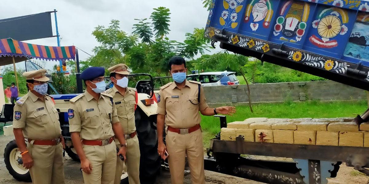 డోర్నకల్‌లో మూడు క్వింటాళ్ల గంజాయి పట్టివేత