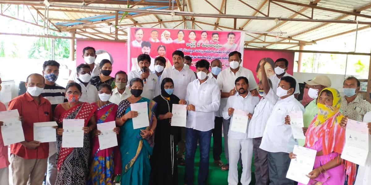 నిరు పేదలకు అండగా టీఆర్‌ఎస్‌ ప్రభుత్వం