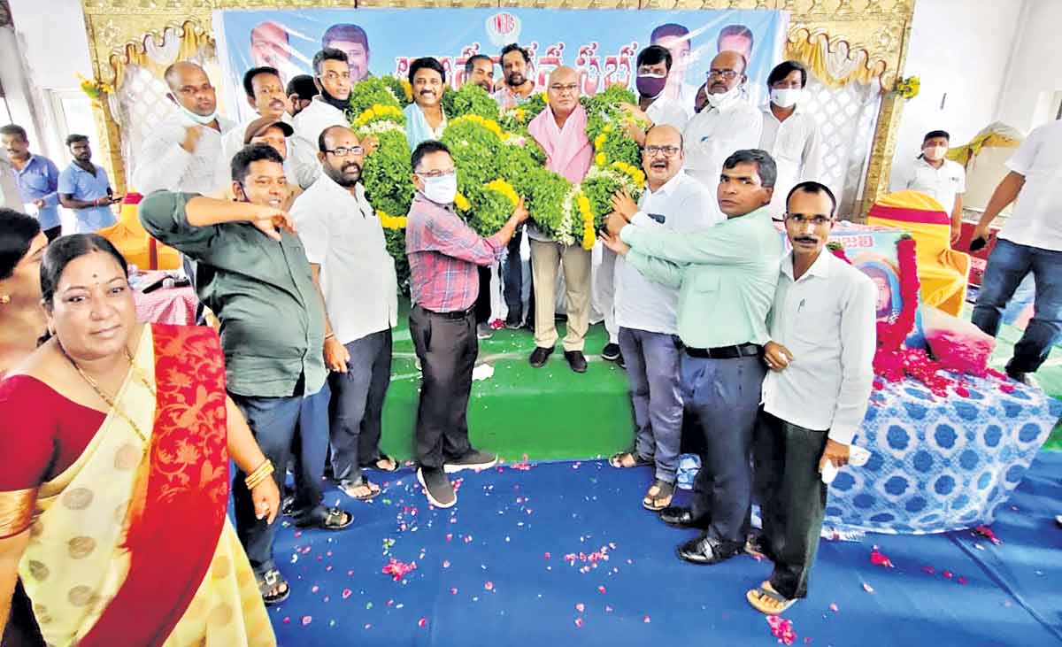 ‘ఉద్యోగులకు పీఆర్సీ హర్షణీయం’