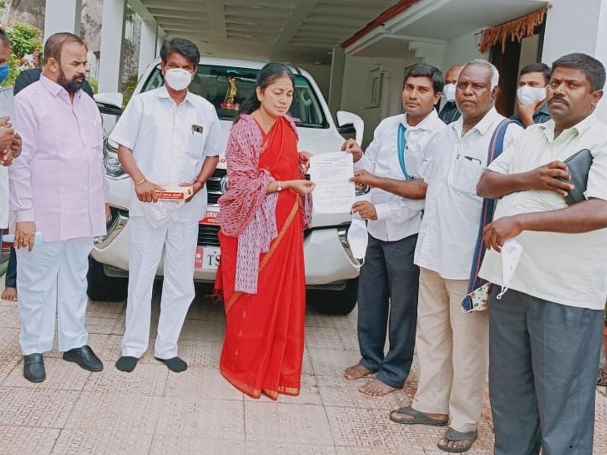 మైనార్టీల అభివృద్ధికి కృషి : ప్రభుత్వ విప్‌ సునీతామహేందర్‌రెడ్డి