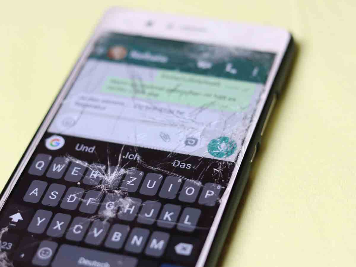 మొబైల్ స్క్రీన్ ప‌గిలిపోయిందా? ఇక దానిక‌దే అతుక్కుంటుంది.. అదెలాగంటే