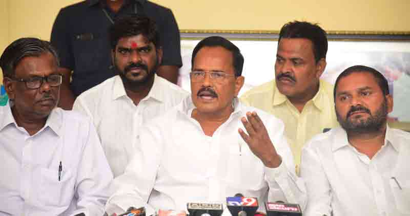 అడ్డుకుంటే తరిమికొడతాం