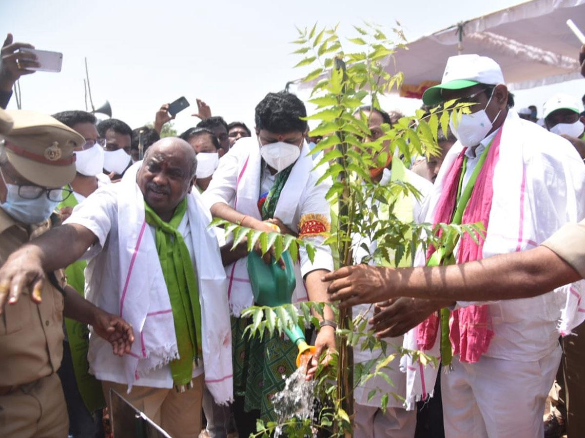 హరితహారంతో పెరిగిన పచ్చదనం : ఎంపీ సంతోష్ కుమార్