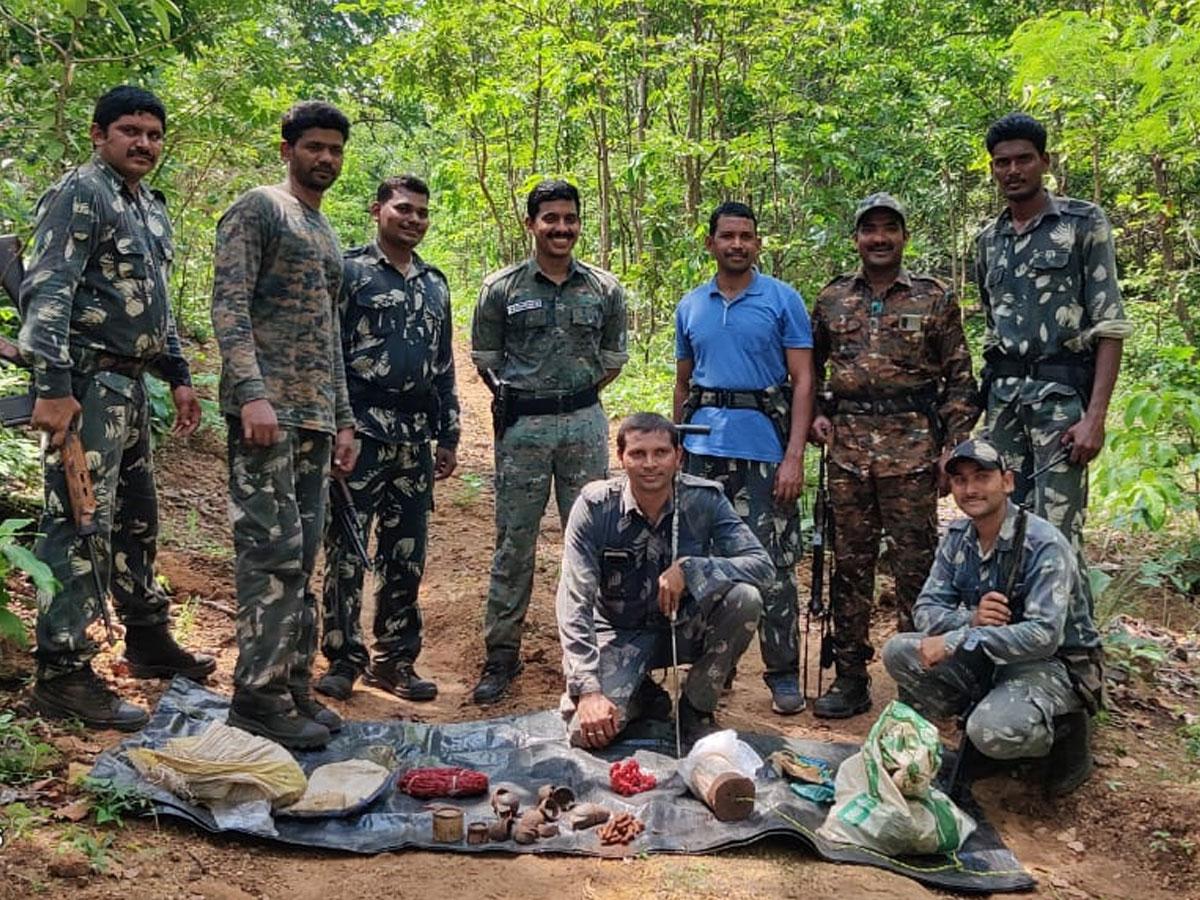 మందుపాతరను నిర్వీర్యం చేసిన పోలీసులు
