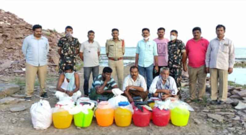 తెలంగాణ మద్యం ఆంధ్రాకు అక్రమ రవాణా