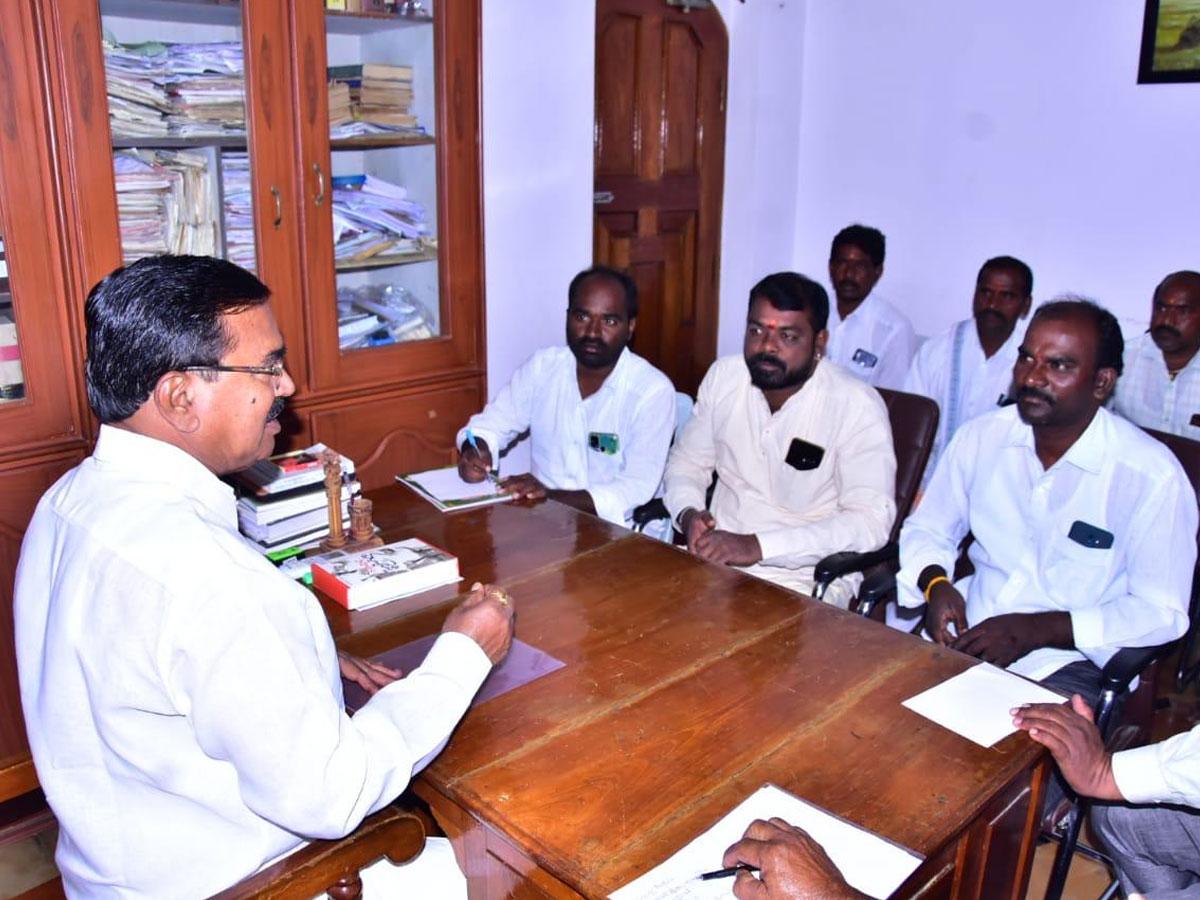 గొర్రెల పంపిణీతో యాదవులకు ఆర్థిక స్థిరత్వం