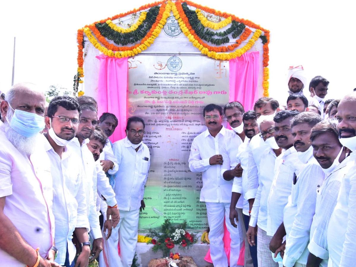 నిర్వాసితులకు అండగా నిలుస్తాం : మంత్రి నిరంజన్‌ రెడ్డి