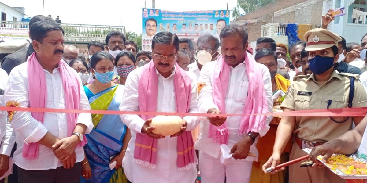 మదనాపురం పోలీస్‌ స్టేషన్‌ను ప్రారంభించిన మంత్రి