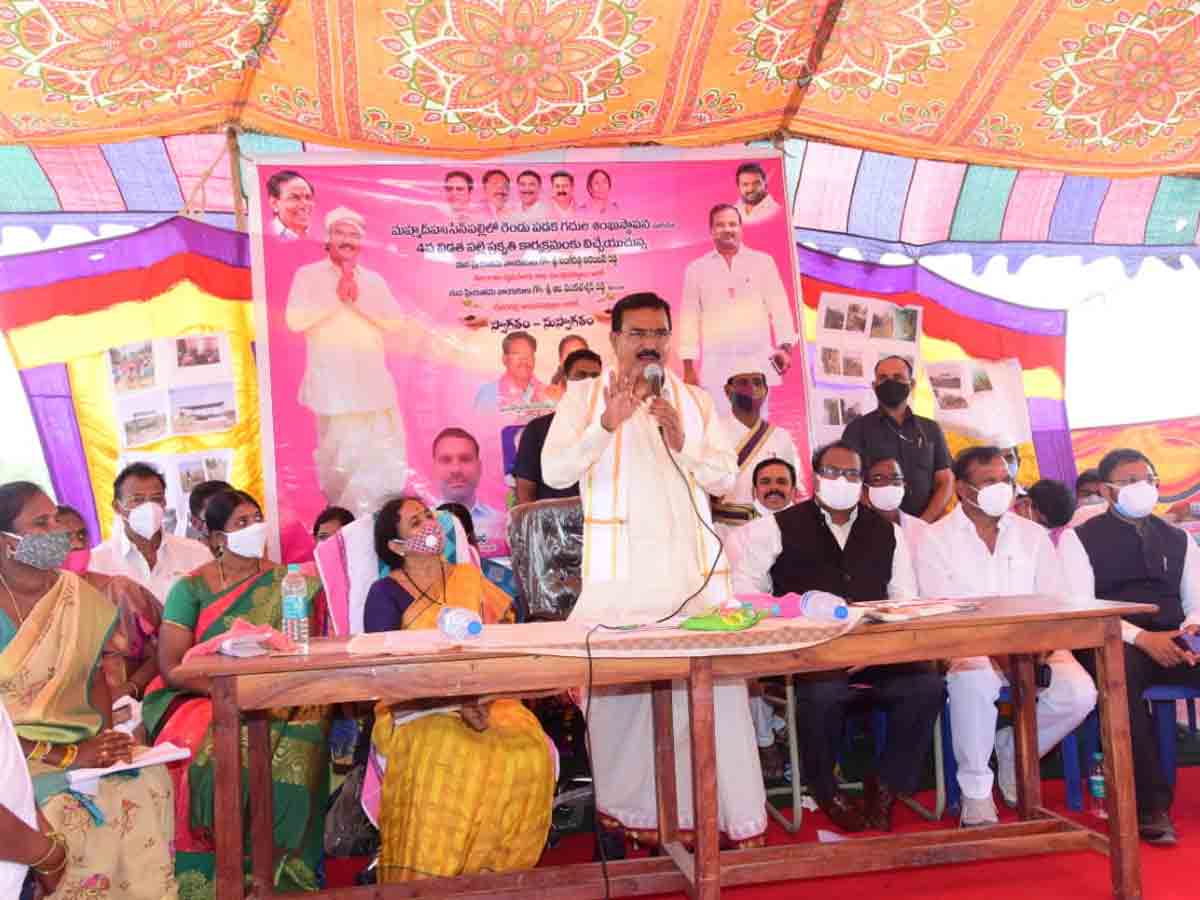 డబుల్ బెడ్రూం ఇండ్లకు మంత్రి నిరంజన్రెడ్డి శంకుస్థాపన