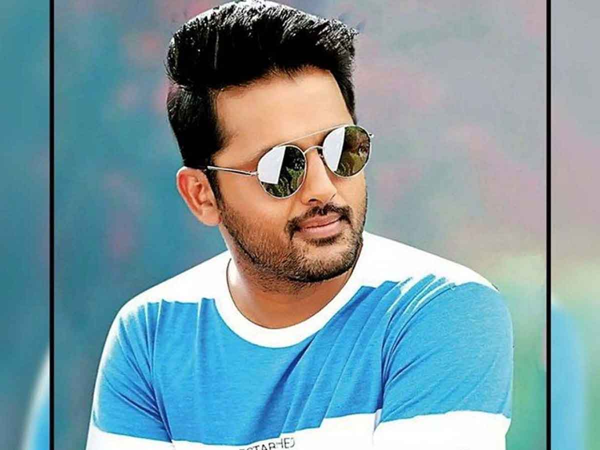 టాప్ హీరోయిన్స్‌తో రొమాన్స్ చేస్తున్న నితిన్