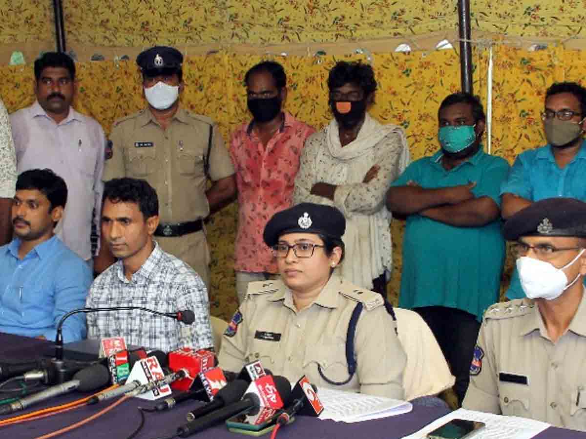 అంతరాష్ట్ర నకిలీ విత్తనాల ముఠా అరెస్ట్