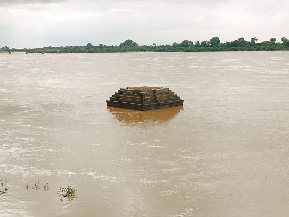 గోదావరికి భారీ వరద ప్రవాహం