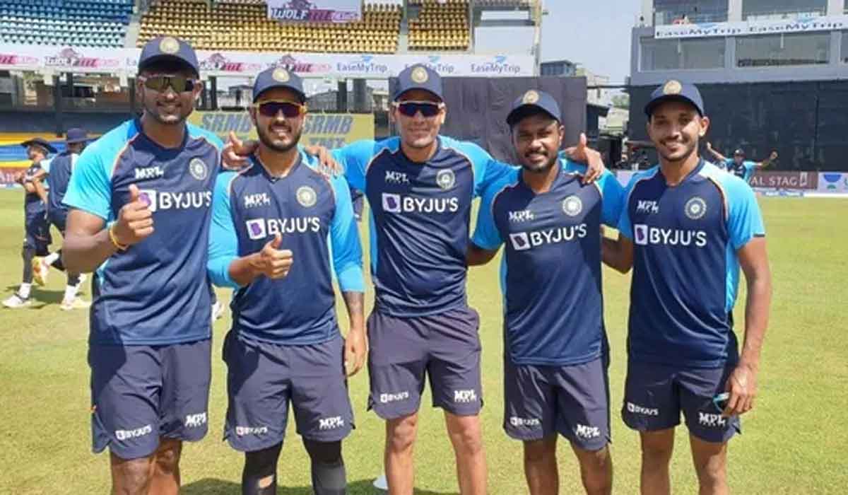 ఒకే వ‌న్డేలో ఐదుగురు అరంగేట్రం.. టీమిండియా రికార్డు