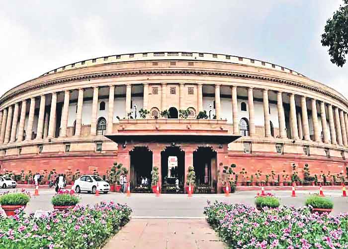 కేంద్రంపై కేసువేయాలి