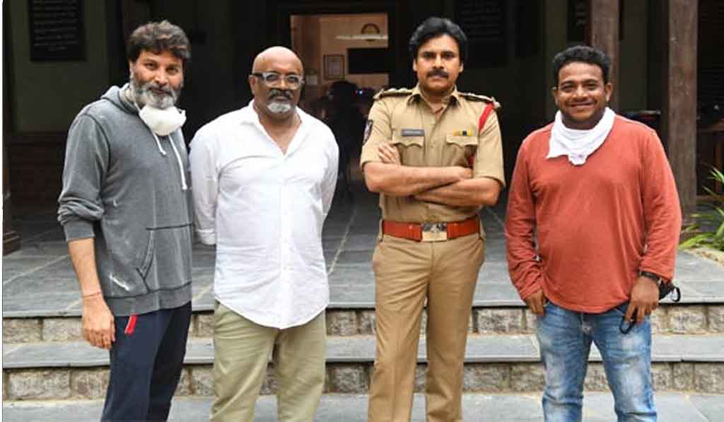 ప‌వ‌న్ క‌ల్యాణ్ తో లొకేష‌న్ లో ప్ర‌ముఖ సినిమాటోగ్రాఫ‌ర్