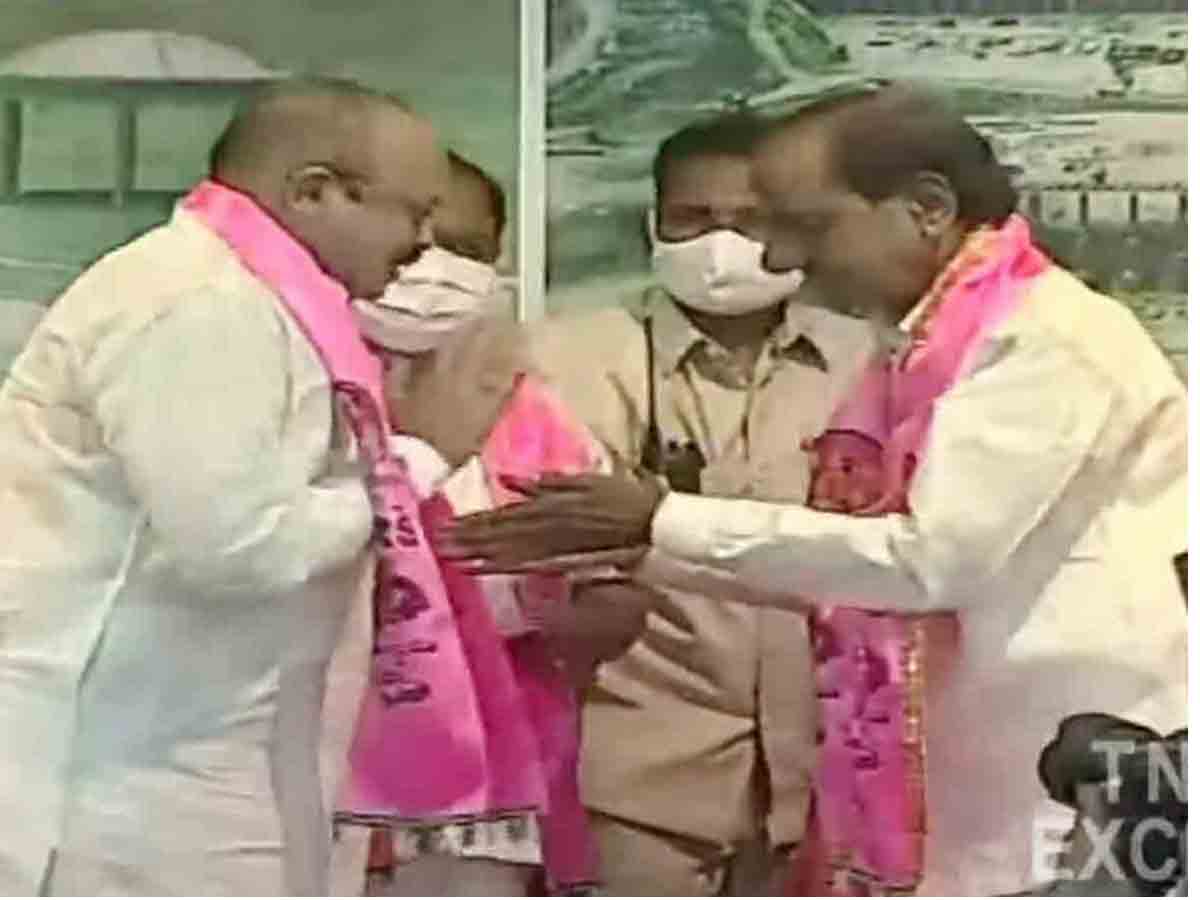 సీఎం కేసీఆర్‌ సమక్షంలో టీఆర్‌ఎస్‌లో చేరిన‌ పెద్దిరెడ్డి