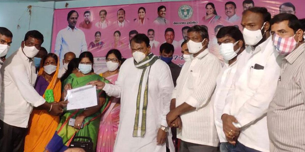 అందరికి అన్నం పెట్టేందుకే రేషన్‌ కార్డుల పంపిణీ