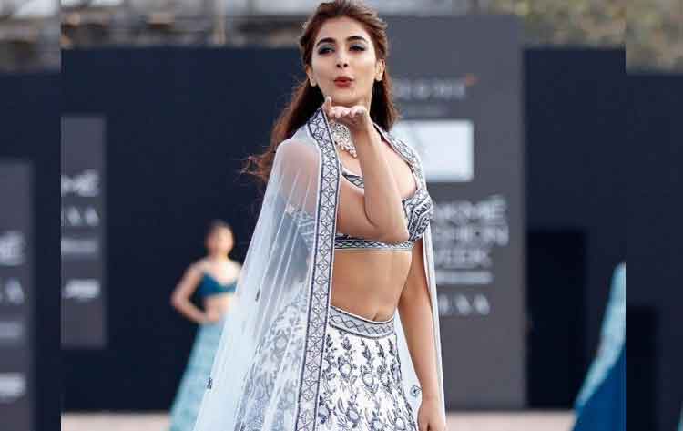 త‌గ్గేదే లే అంటోన్న పూజాహెగ్డే..!